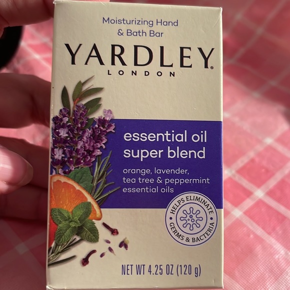 🎈SALE🎈🎀#8.MAKEUP BUNDLE🎀 - Picture 7 of 9